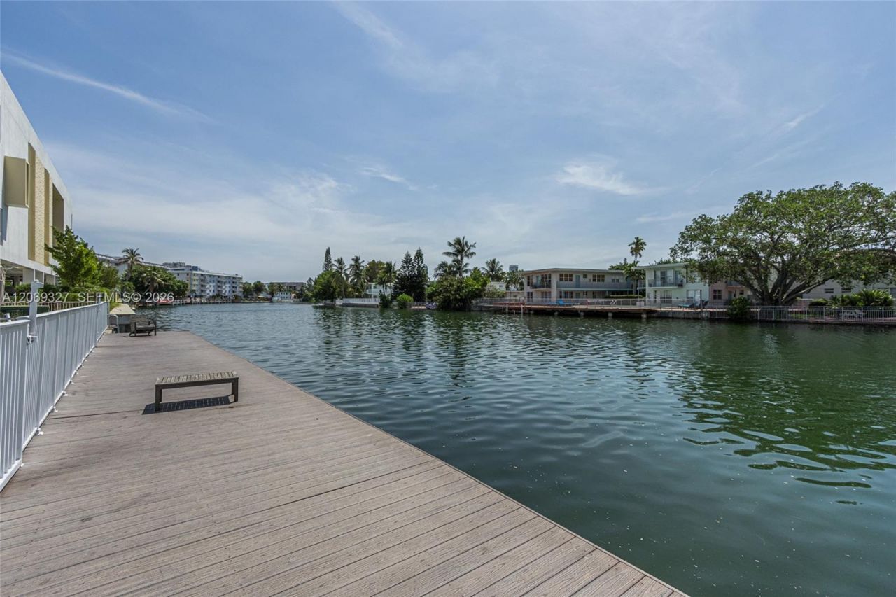 350 S Shore Dr, Unit 15, Miami Beach, FL 33141 Photo