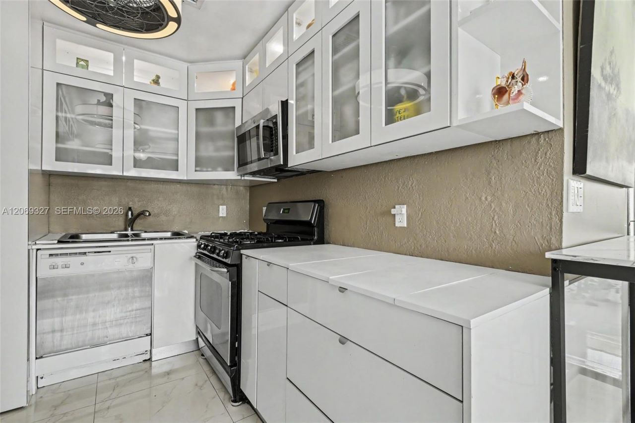 350 S Shore Dr, Unit 15, Miami Beach, FL 33141 Photo