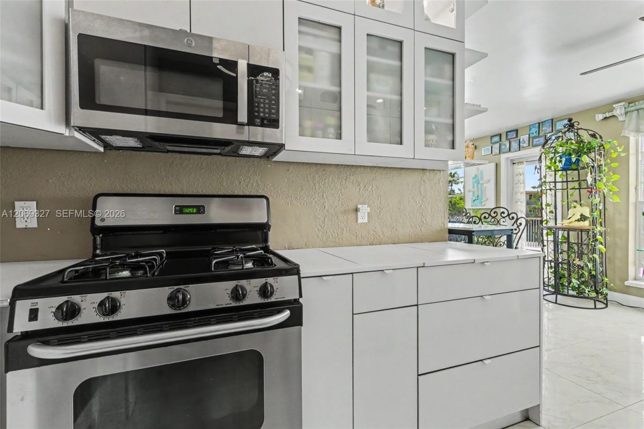 350 S Shore Dr, Unit 15, Miami Beach, FL 33141 Photo