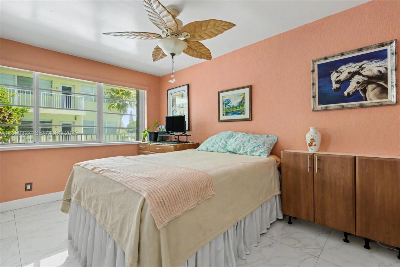 350 S Shore Dr, Unit 15, Miami Beach, FL 33141 Photo