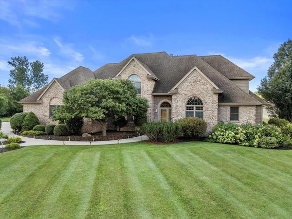 155 St. James CIRCLE, Union Grove, WI 53182