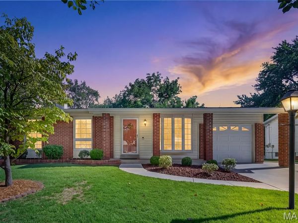 2229 La Cuesta Drive, Florissant, MO 63031