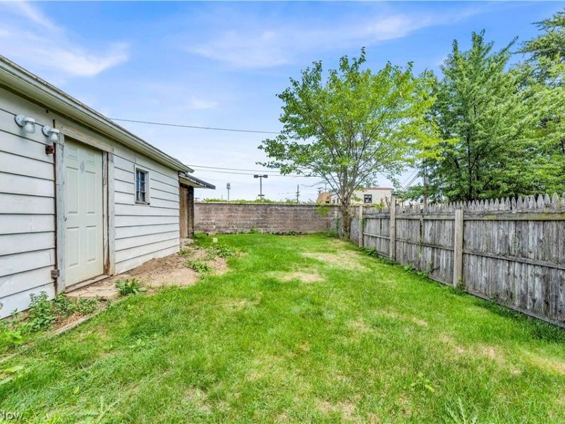 14152 Berwyn Avenue, Unit 2/UP, Cleveland, OH 44111 Photo 20