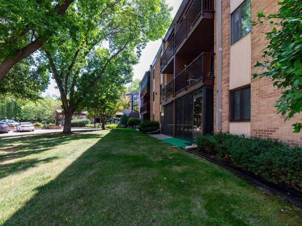 2670 Oxford Street N, Unit 204, Roseville, MN 55113