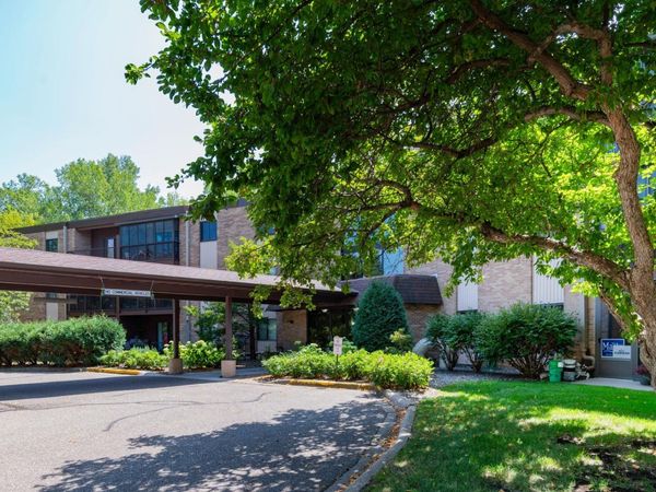 2670 Oxford Street N, Unit 204, Roseville, MN 55113