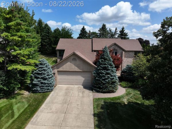 2070 Reagan Drive, Rochester Hills, Mi 48309
