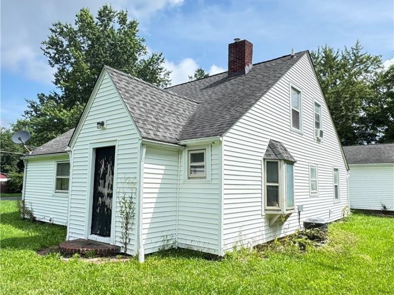 547 Ewart Road, Akron, OH 44312 Photo 2