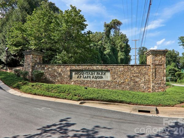 35 Mountain Parkway , Mill Spring, NC 28756