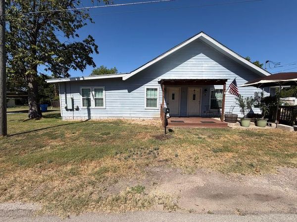 211 Shaw ST, Unit A, Taylor, TX 76574