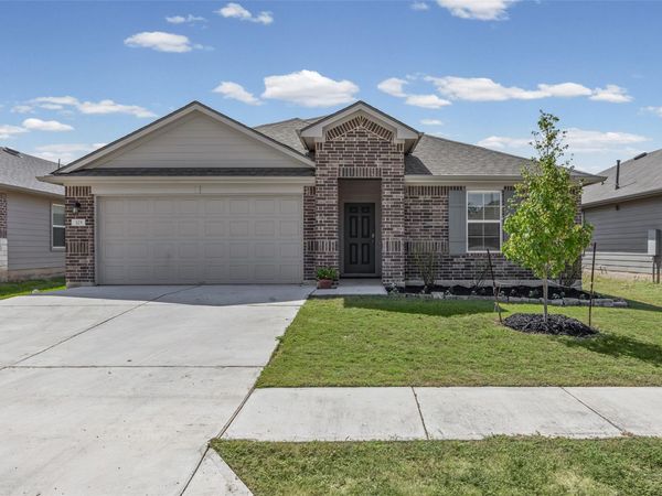 325 Granary DR, Uhland, TX 78640