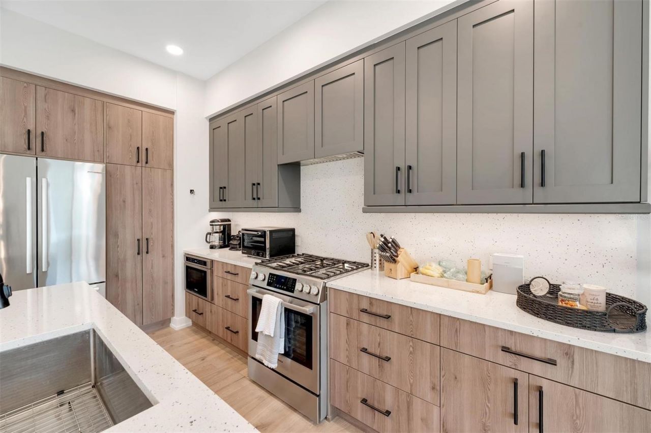372 6th Street S, Unit 12, Saint Petersburg, FL 33701 Photo