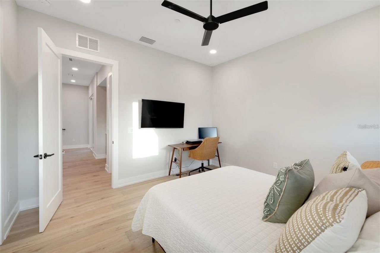372 6th Street S, Unit 12, Saint Petersburg, FL 33701 Photo
