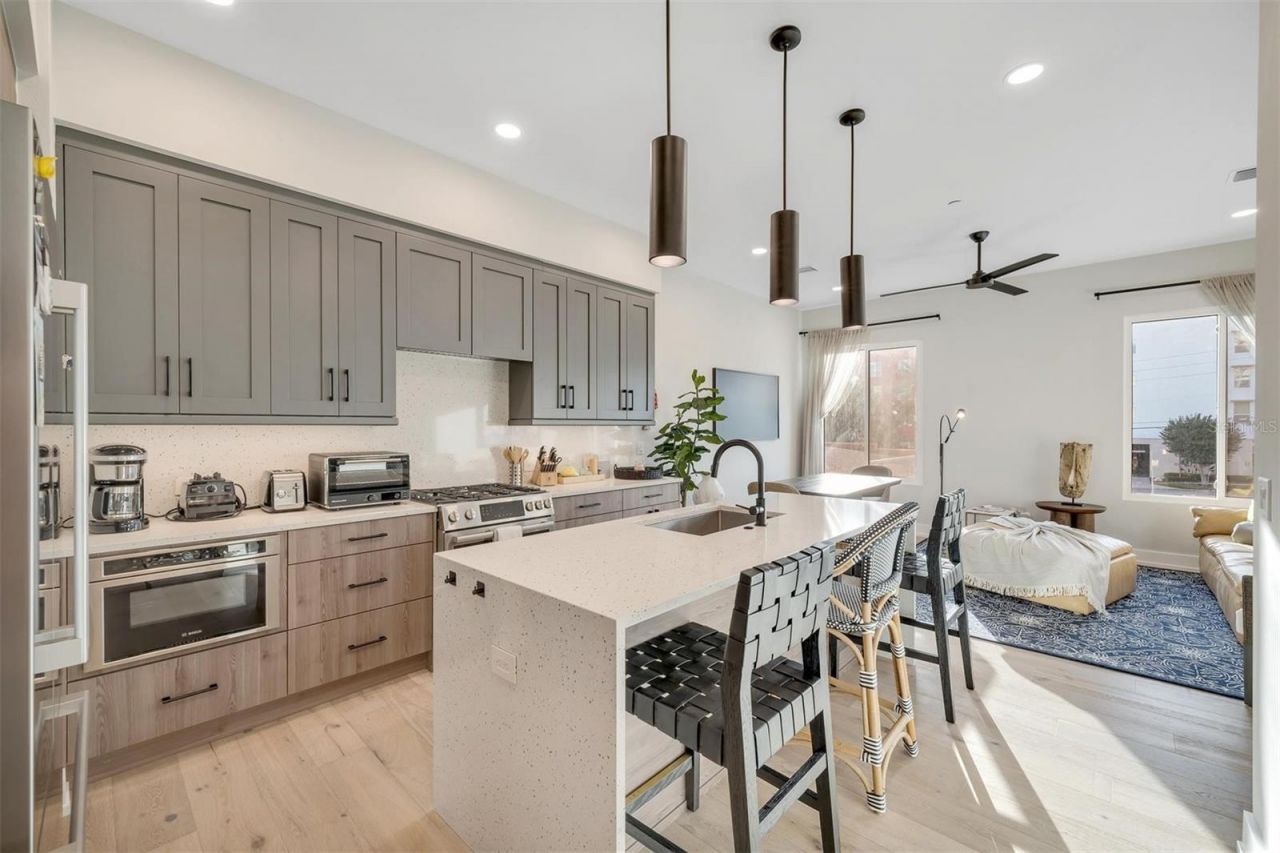 372 6th Street S, Unit 12, Saint Petersburg, FL 33701 Photo