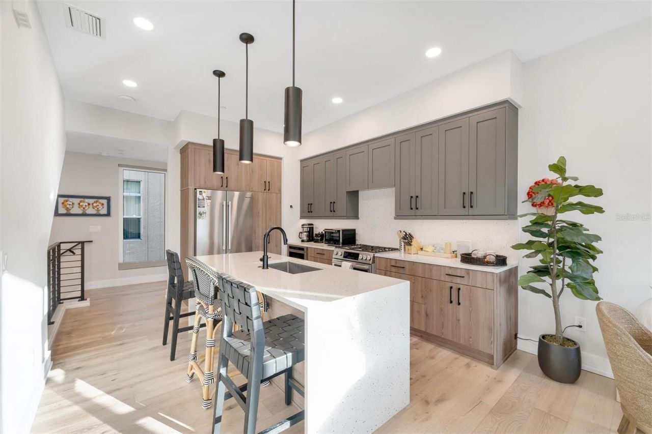 372 6th Street S, Unit 12, Saint Petersburg, FL 33701 Photo