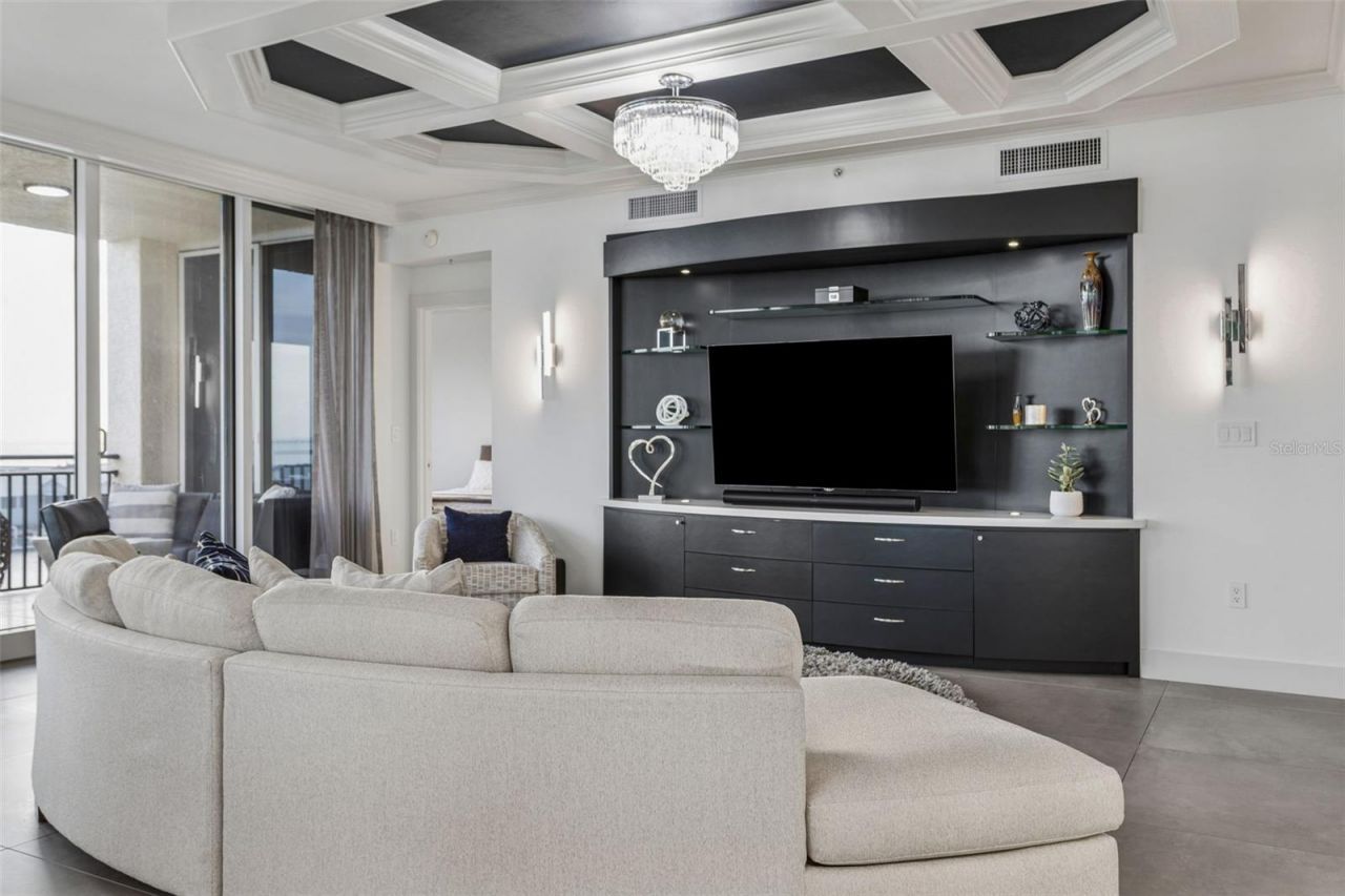 5823 Bowen Daniel Drive, Unit 1501, Tampa, FL 33616 Photo