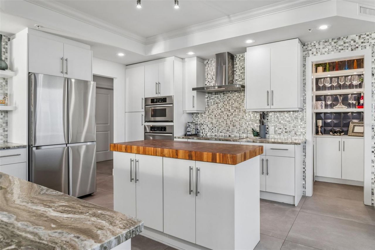 5823 Bowen Daniel Drive, Unit 1501, Tampa, FL 33616 Photo