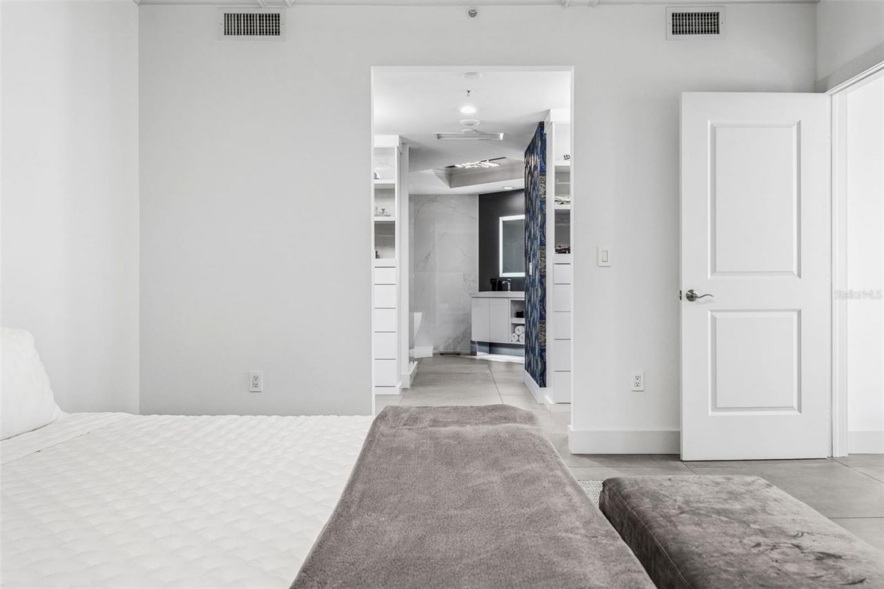 5823 Bowen Daniel Drive, Unit 1501, Tampa, FL 33616 Photo