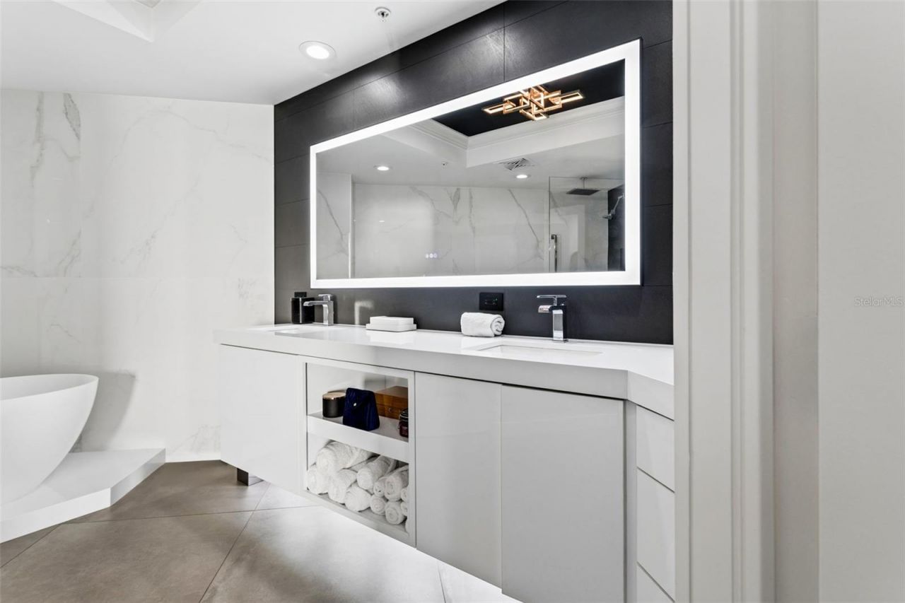 5823 Bowen Daniel Drive, Unit 1501, Tampa, FL 33616 Photo