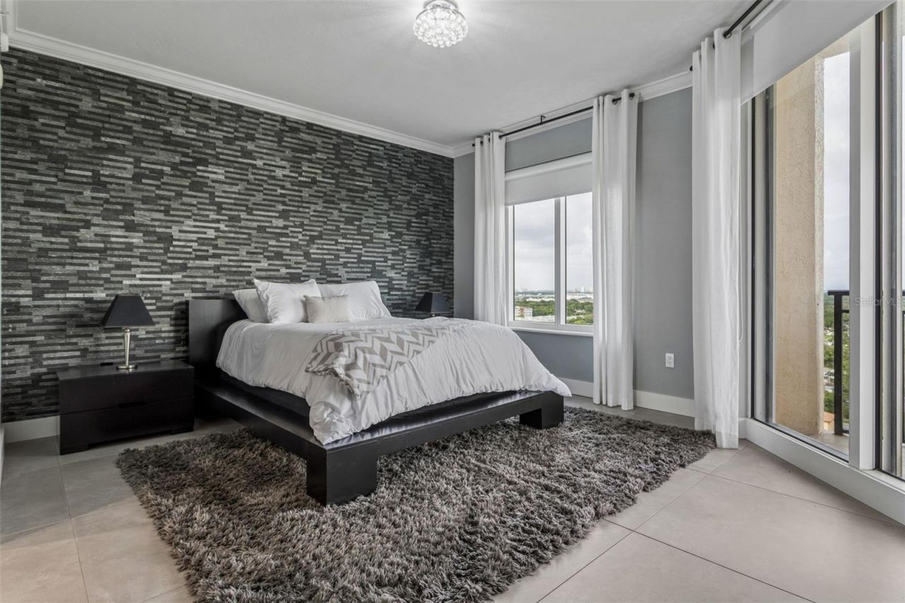 5823 Bowen Daniel Drive, Unit 1501, Tampa, FL 33616 Photo