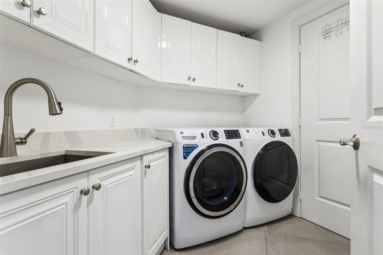 5823 Bowen Daniel Drive, Unit 1501, Tampa, FL 33616 Photo