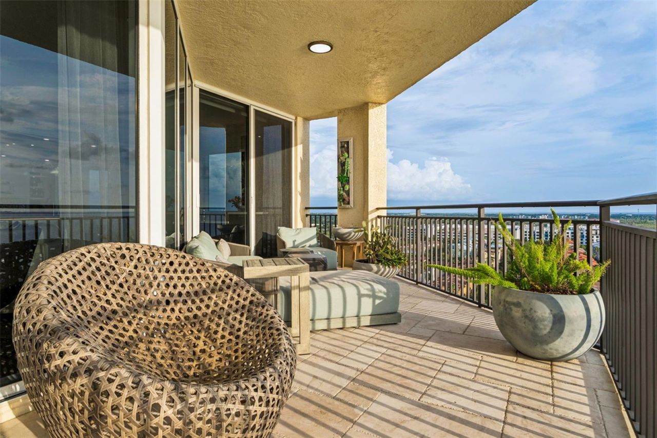5823 Bowen Daniel Drive, Unit 1501, Tampa, FL 33616 Photo