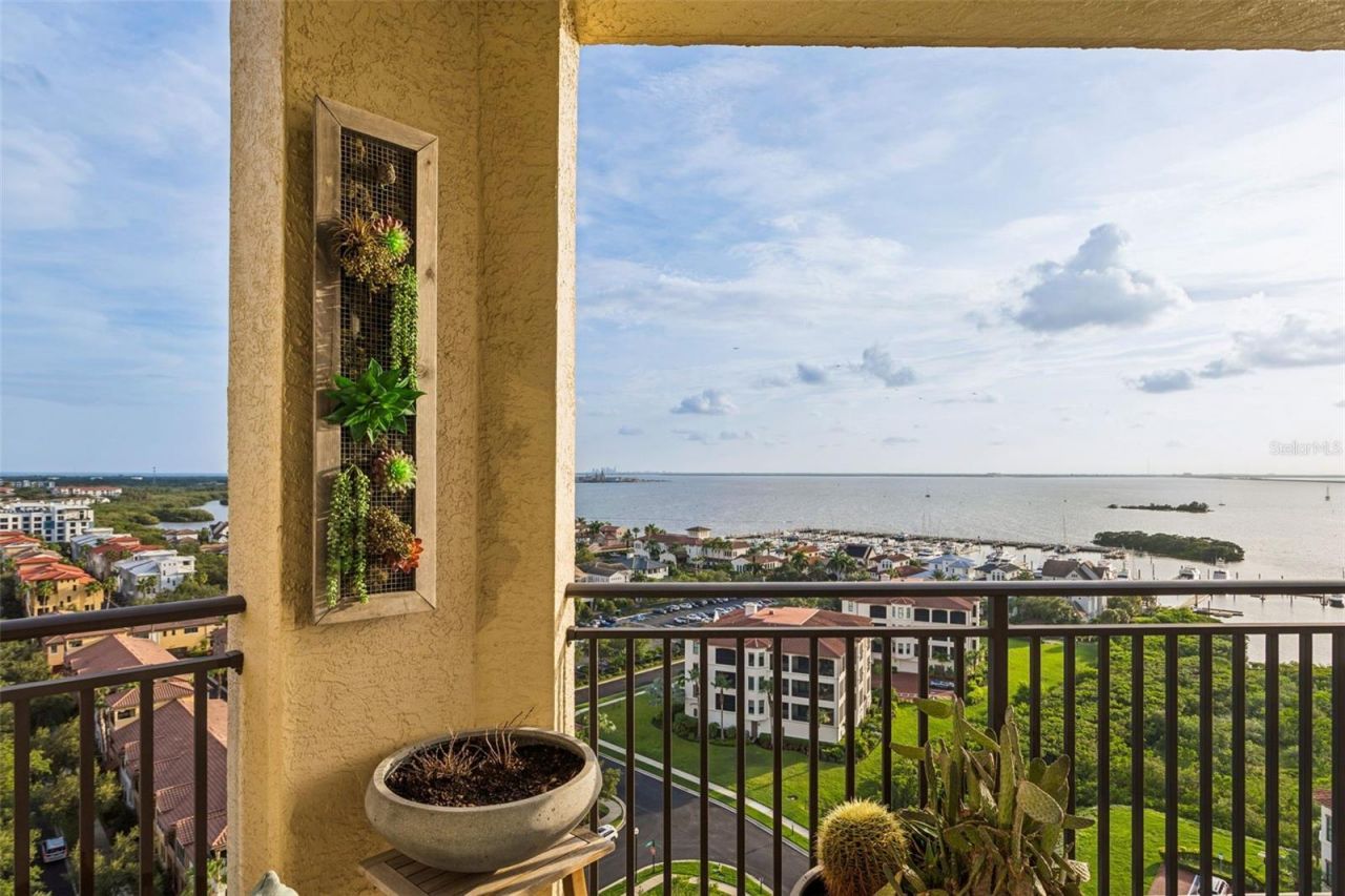 5823 Bowen Daniel Drive, Unit 1501, Tampa, FL 33616 Photo