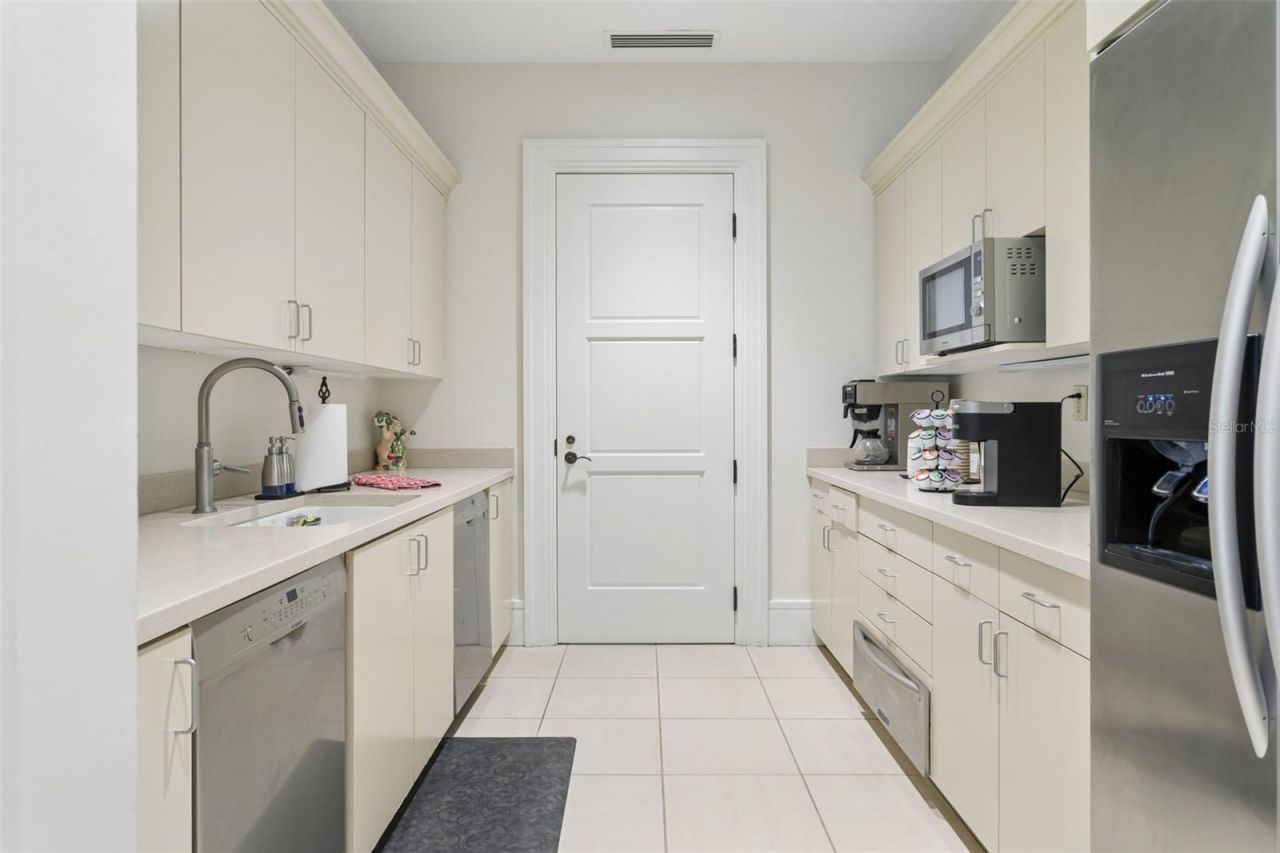 5823 Bowen Daniel Drive, Unit 1501, Tampa, FL 33616 Photo