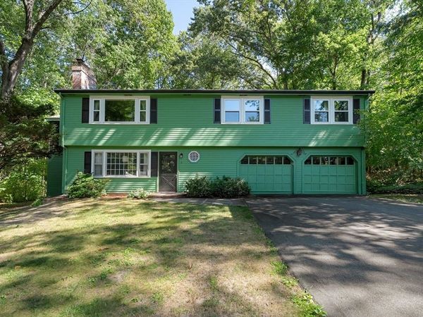 8 Dana Rd, Bedford, MA 01730