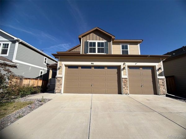 951 N Vandriver Way , Aurora, CO 80018