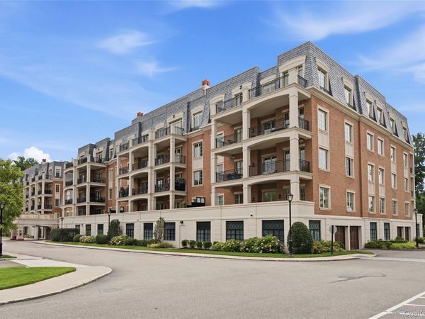 3000 Royal Court , Unit 3206, North Hills, NY 11040