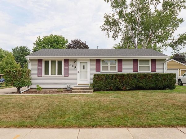 825 STONY BROOK LANE, Green Bay, WI 54304