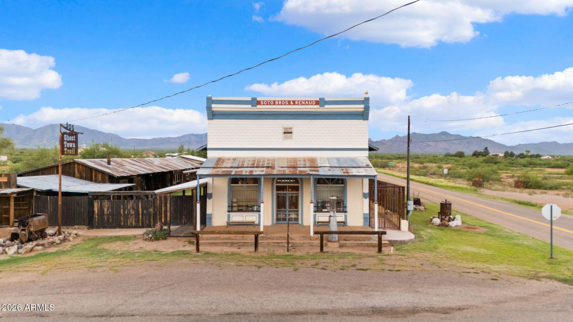 905 Ghost Town Trail, Pearce, AZ 85625