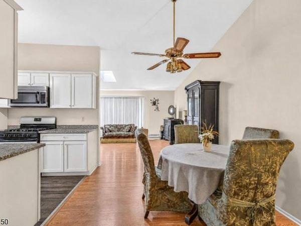 910 Spruce Hills Dr, Glen Gardner, NJ 08826