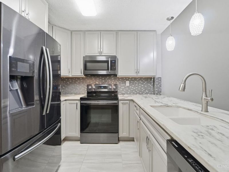 10555 Montgomery Road, Unit 96, Montgomery, OH 45242 Photo 13