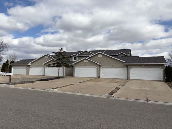 517-527 Trailside Drive, DeForest, WI 53532