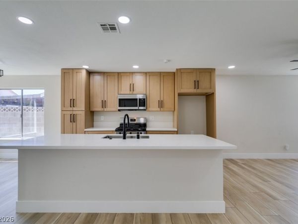 1640 Divinity Street , Las Vegas, NV 89142