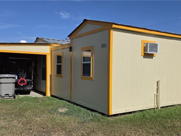 1006 W Dallas Avenue, Seadrift, TX 77983