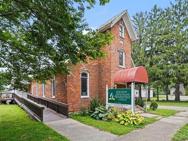 9 W Shepard Street W, Hartford, MI 49057