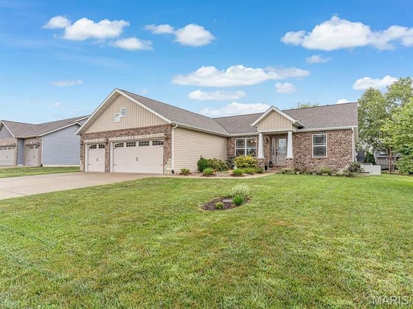 305 Ambrose Drive , Troy, IL 62294