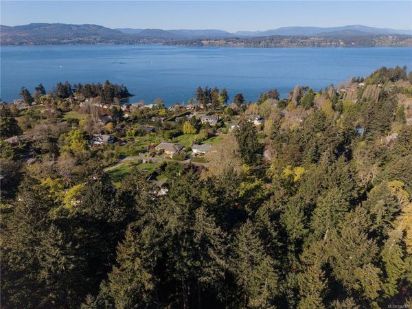 537 Cromar Rd , North Saanich, BC V8L 5M5