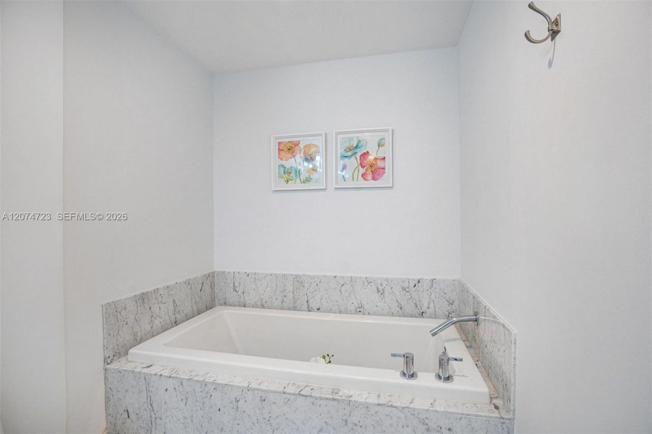 253 NE 2nd St , Unit 3104, Miami, FL 33132 Photo