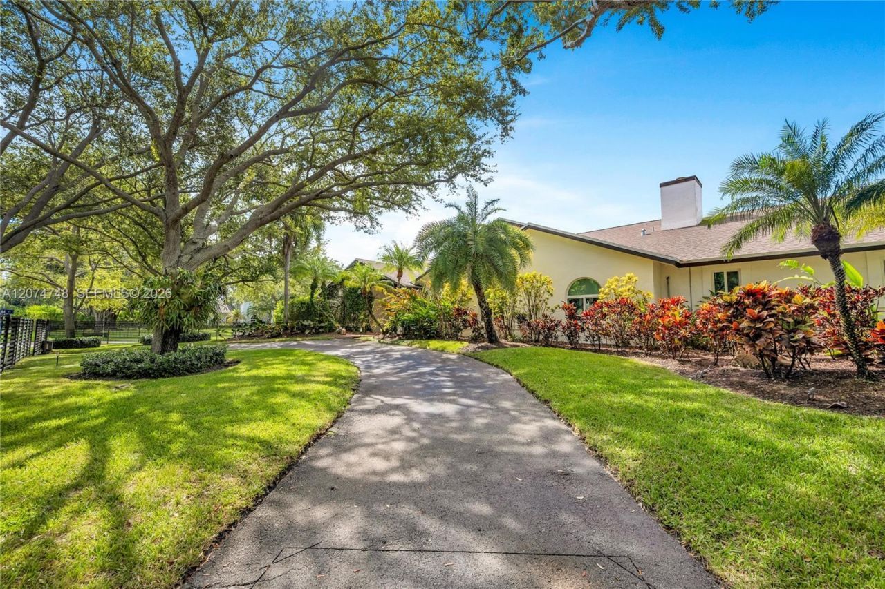 8440 SW 182nd Ter, Palmetto Bay, FL 33157 Photo