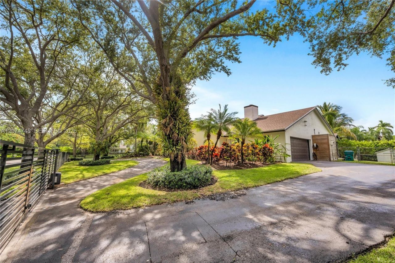 8440 SW 182nd Ter, Palmetto Bay, FL 33157 Photo
