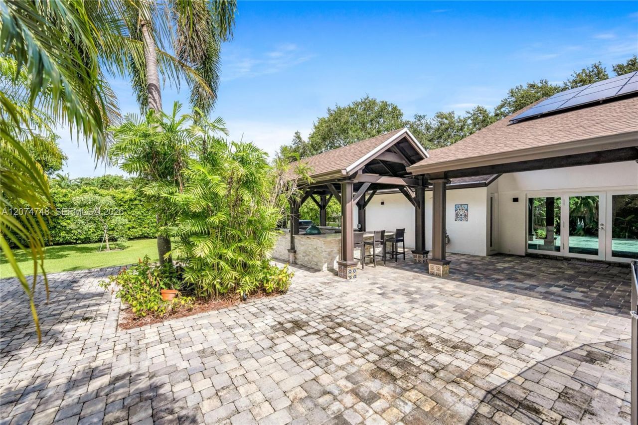 8440 SW 182nd Ter, Palmetto Bay, FL 33157 Photo