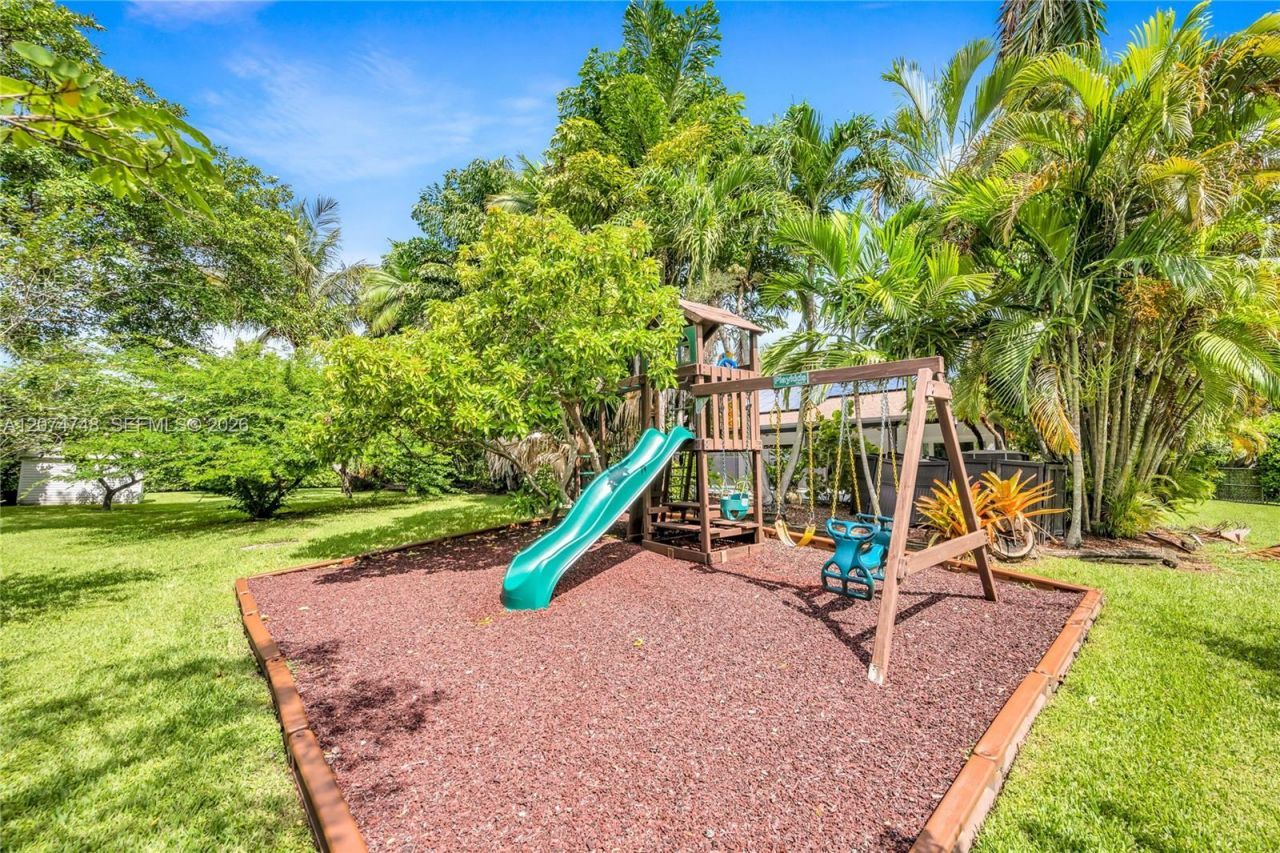 8440 SW 182nd Ter, Palmetto Bay, FL 33157 Photo