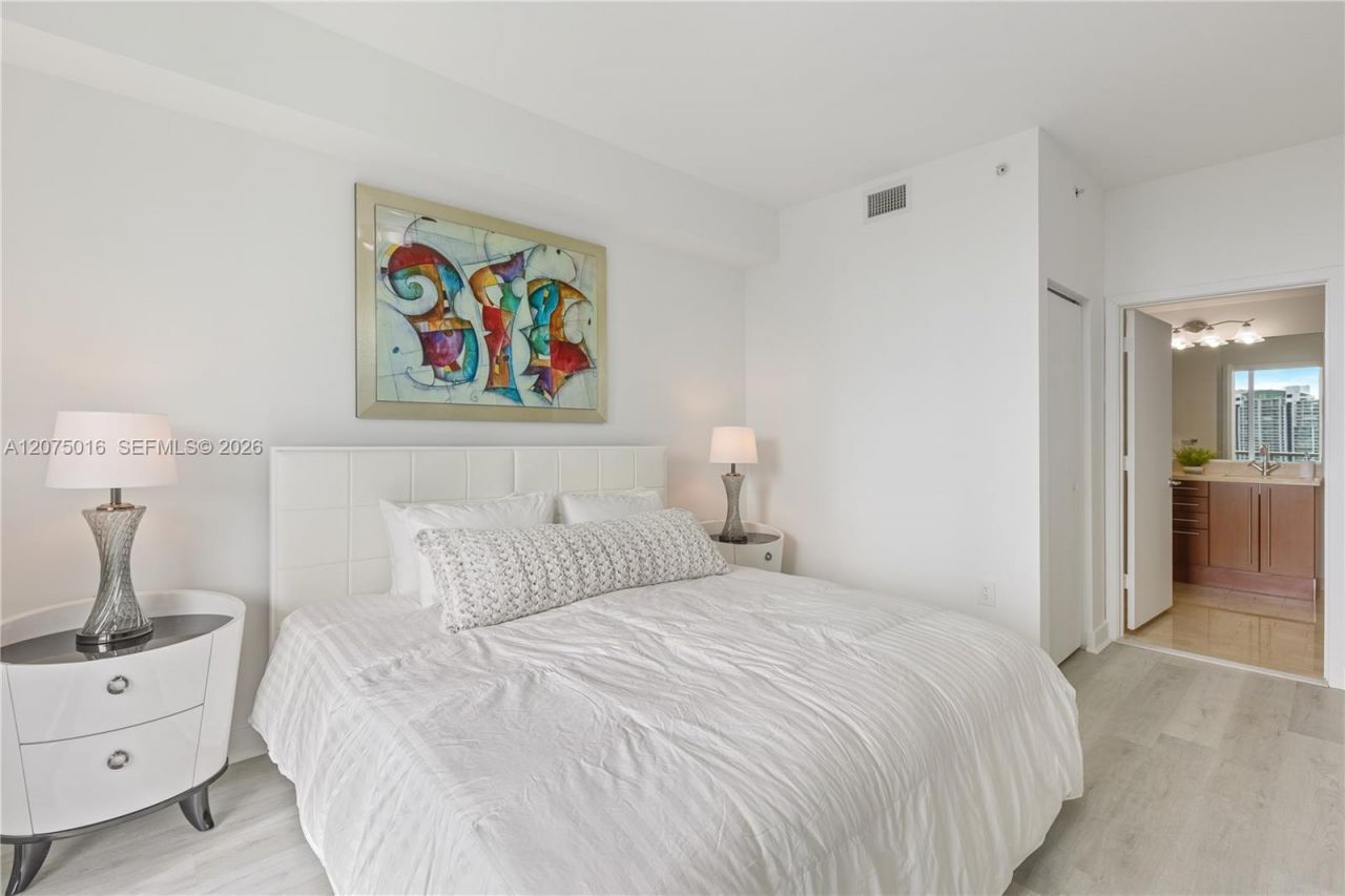 79 SW 12th St , Unit 3704, Miami, FL 33130 Photo