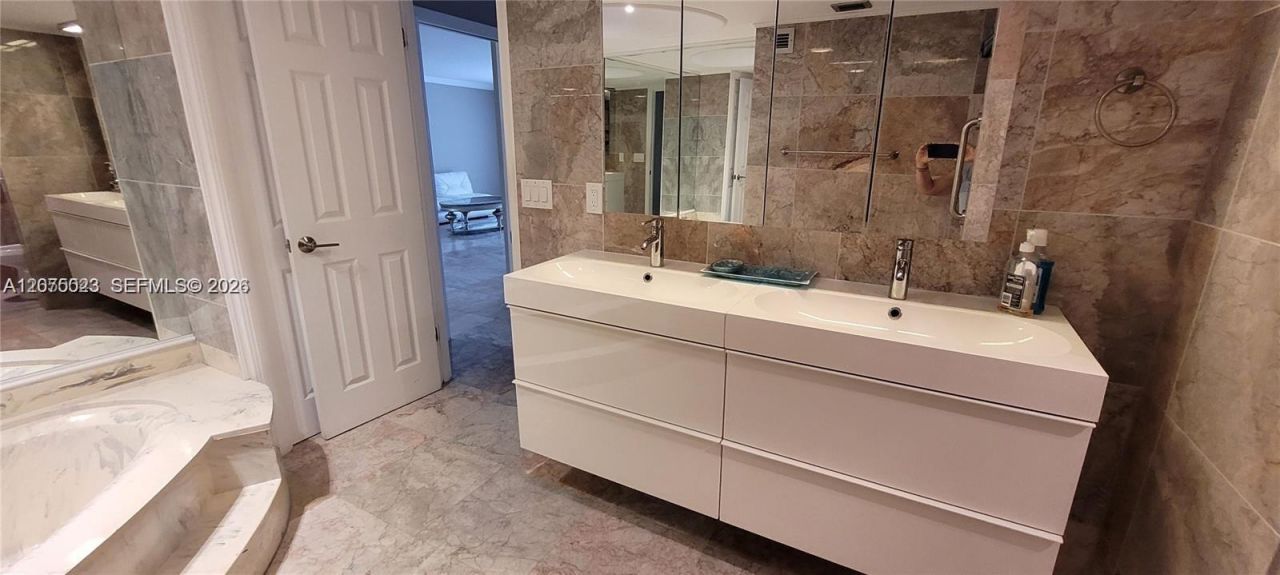1865 S Ocean Dr , Unit 2D, Hallandale Beach, FL 33009 Photo