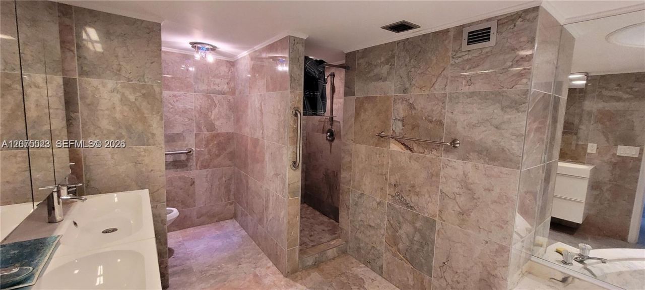 1865 S Ocean Dr , Unit 2D, Hallandale Beach, FL 33009 Photo