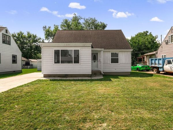 4606 Meadow Lane, South Bend, IN 46619