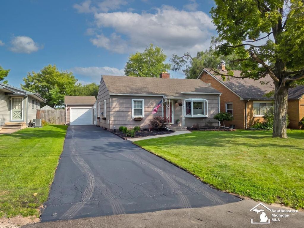 15476 Charles Street, Monroe, MI 48161 Main Photo